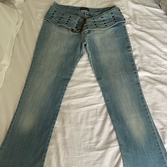 bebe 2000’s jeans w/ built in belt - Picture 2 of 5